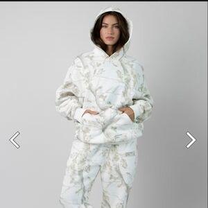 Women Comfrt White Oak Camo Hoodie